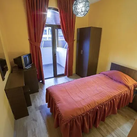 Bed & Breakfast Kris & Restaurant *