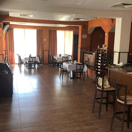 Bed & Breakfast Kris & Restaurant *